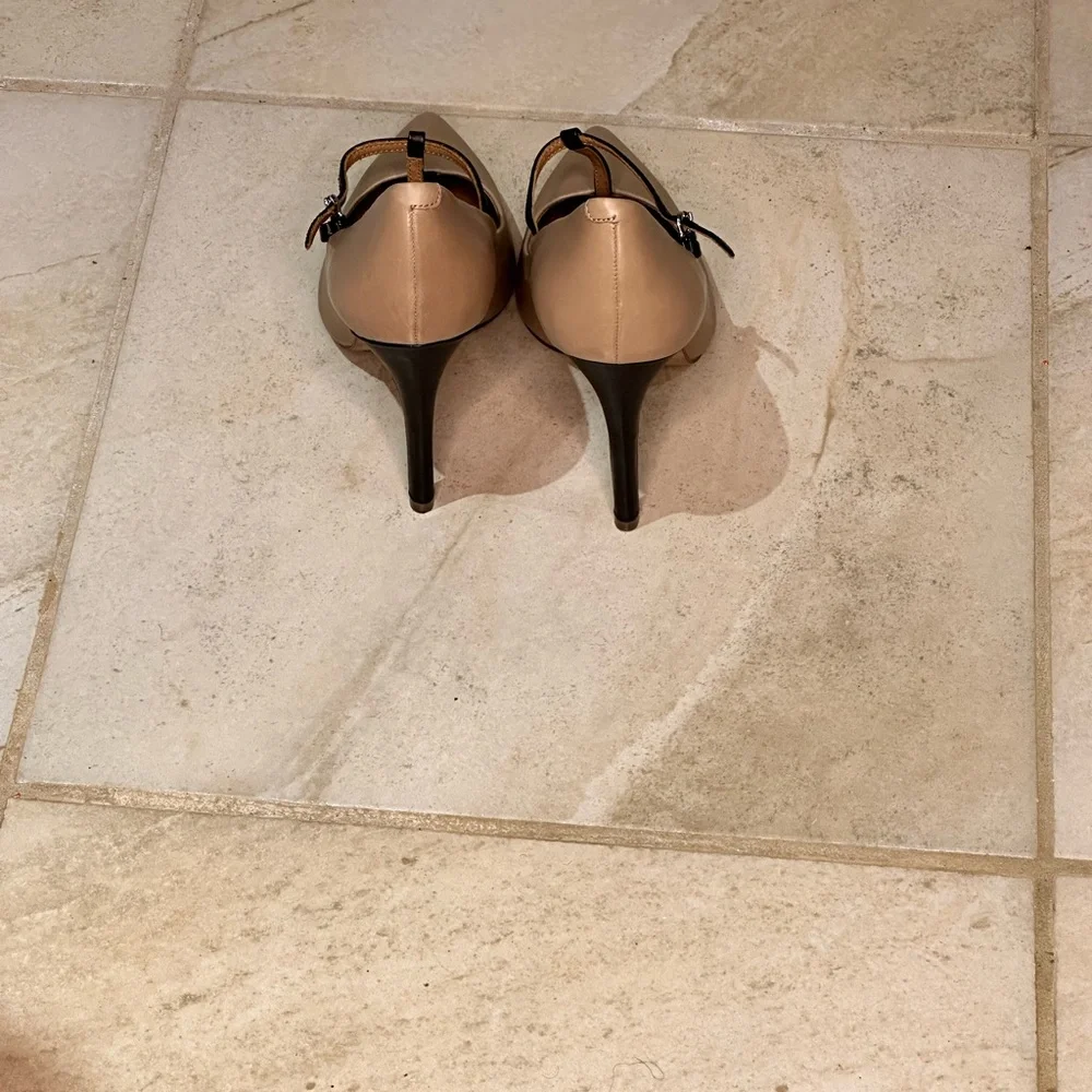 T-strap pumps - Picture 3 of 5